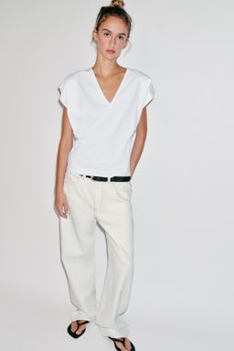 CAMISETA ESCOTE PICO ALGOD?N / Blanco