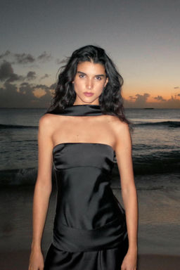 VESTIDO SATINADO FOULARD / Negro