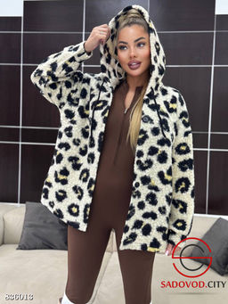 Бомбер женский с капюшоном - Bruno фото 5