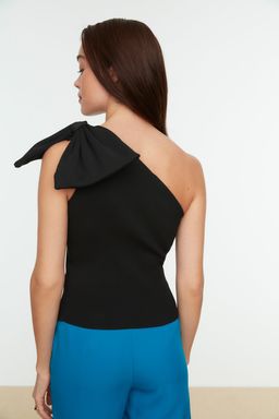 Siyah Tek Kol Fiyonk Detayl? Triko Bluz TPRSS22BZ0166