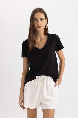 Базовая футболка стандартного кроя с V-образным вырезом и короткими рукавами