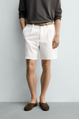 BERMUDA REGULAR FIT PLIEGUES / Blanco roto