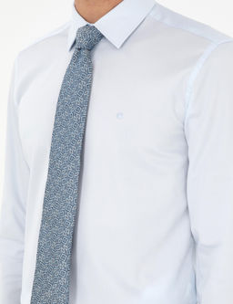 Голубая базовая рубашка зауженного кроя с длинным рукавом