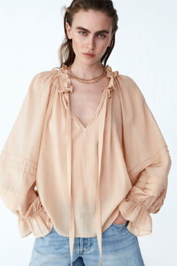 Blusa con cuello de volantes - H&m фото 6