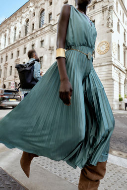 PLEATED MIDI DRESS WITH BELT - Zara фото 2