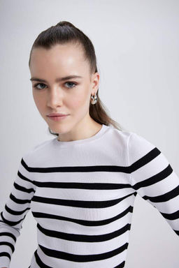 Укороченный свитер в полоску приталенного кроя с круглым вырезом - Defacto фото 7