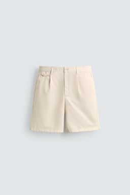 BERMUDA REGULAR FIT PLIEGUES / Blanco roto
