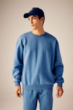 Базовый свитшот Oversize с круглым вырезом