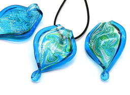 Стеклянный кулон ручной работы Лист 40*60мм цв.голубой