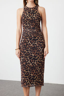 TRENDYOLMILLA Kahverengi Cok Renkli Hayvan Desenli Leopar Orme Tul S?k Abiye Elbise TPRSS24EL00202 фото 4