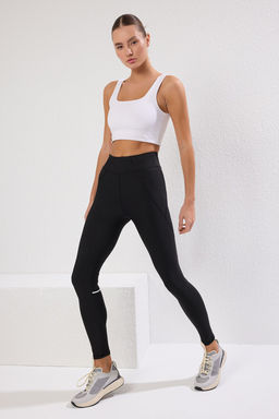 TRENDYOLMILLA Siyah Reflektor Serit Detayl? Tam Boy Orme Spor Tayt THMSS25TY00017