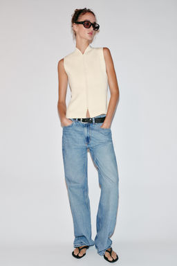 TOP CHALECO PUNTO BOTONES FORRADOS / Crudo