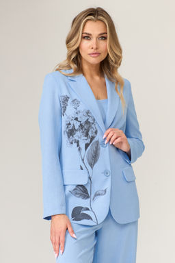 Костюм из жакета, топа и брюк.