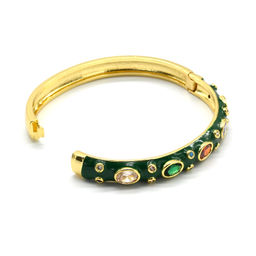 Браслет круглый с эмалью и цирконами цв.зеленый, 16,5см