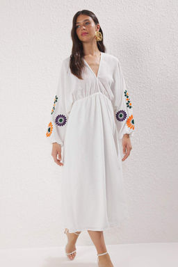 Trendyolmilla Beyaz Cicek Nak?sl? Midi Dokuma Elbise TWOSS25EL00771  фото 2