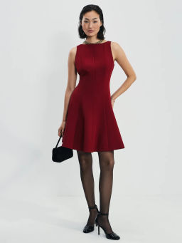 Платье мини приталенного силуэта / Zarina