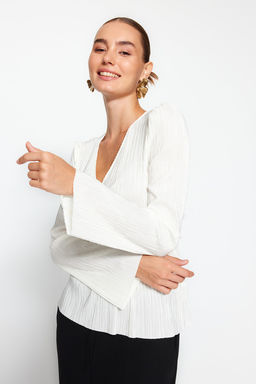 Ekru Pilise Detayl? Kruvaze Kapamal? F?rf?rl? V Yaka Orme Bluz TWOAW24BZ00278 - Trendyolmilla фото 2