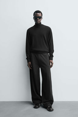 BALLOON TROUSERS WITH TWISTED SEAMS