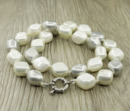 Майорка белая и серая, ромбики 13x15мм, бусы длиной 47см