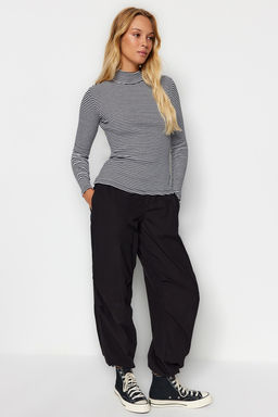 Ekru Siyah Cizgili Fitted/Vucuda Oturan Dik Yaka Uzun Kol Fitilli Esnek Orme Bluz TWOAW21BZ0423