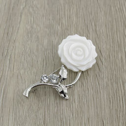 Брошь "Роза мини" перламутр белый