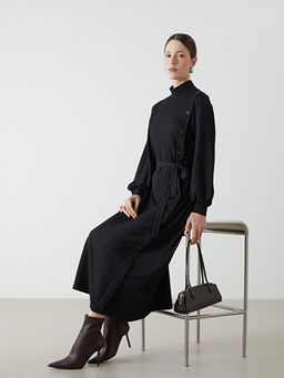 Dik Yaka Dokulu Elbise