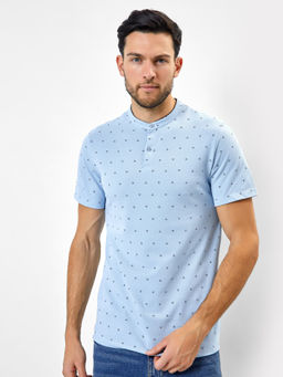 Джемпер-поло хлопковый в голубом цвете с принтом узор на серо -голубом 111764