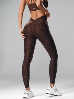 Моделирующие леггинсы с push-up эффектом LEO