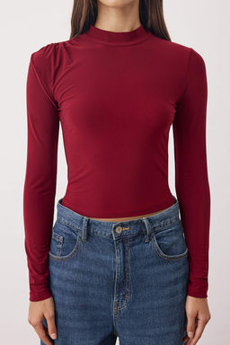 Siyah-Bordo Kolu Buzgu Detayl? Fitted/Vucuda Oturan Dik Yaka Crop Esnek Orme Bluz TWOAW26BZ00152 - Trendyolmilla фото 6