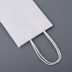 Цена за 12 шт. Пакет белый без печати, круглая ручка, 15×12×6 см, 120 г