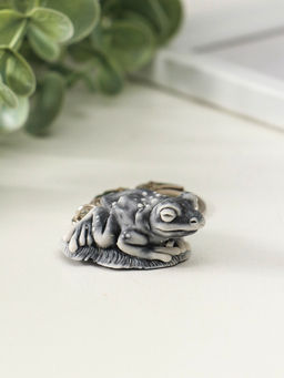 Брелок "Лягушка на листе маленькая" 2 см