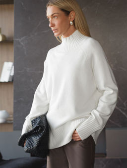 D34.204 Свитер женский натуральный белый