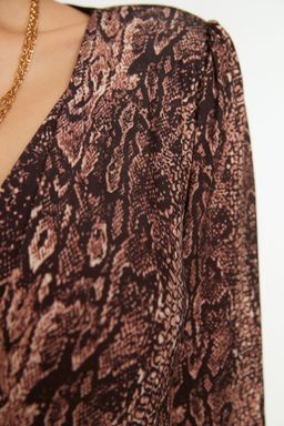 TRENDYOLMILLA Siyah Renk Bloklu Animal Desenli Kruvaze Yaka Esnek C?tc?tl? Orme Body TWOAW21BD0012 фото 11