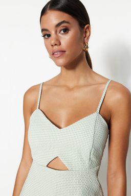 TRENDYOLMILLA Yesil Kareli Pencere Detayl? Ask?l? Mini Dokuma Tulum TWOSS22TU0277  фото 7