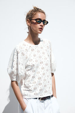 T-SHIRT WITH PERFORATED EMBROIDERY - Zara фото 2