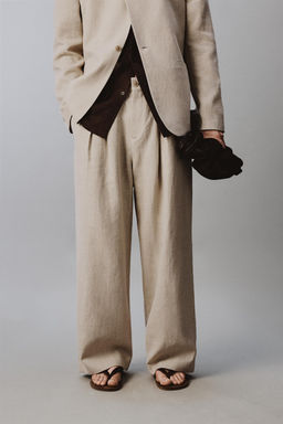 PANTAL?N PLIEGUES TRAJE RELAXED FIT / Beige claro