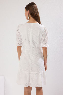 TRENDYOLMILLA Siyah A Kesim Yaka Detayl? Brode Mini Astarl? Dokuma Elbise TWOSS21EL2089
