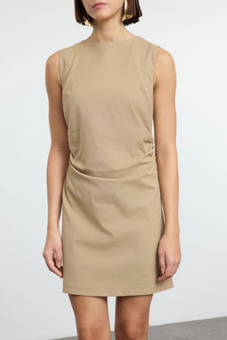 TRENDYOLMILLA Gri Duz Vucudu Saran Mini Drape Detayl? Dokuma Elbise TWOAW25EL00541  фото 9