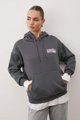Antrasit S?rt Slogan Bask?l? Oversize/Genis Kal?p Kapusonlu Orme Sweatshirt TWOAW26SW00047 - Trendyolmilla фото 2