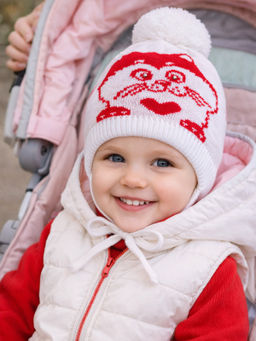 Шапка вязаная белая  "Кошка "