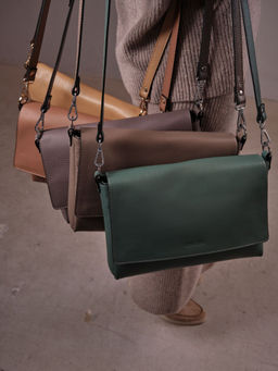 Сумка кожаная через плечо Deboro 30181 бежевый песок