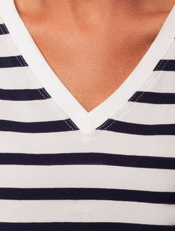 D49.982 Футболка женская белый-т.синий полоса