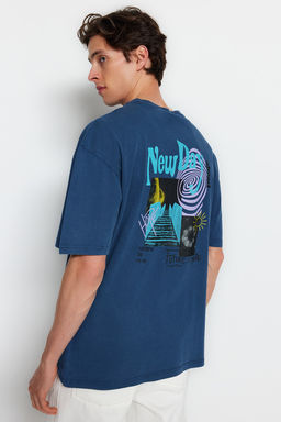 TRENDYOL MAN Indigo Oversize/Genis Kesim Eskitme/Soluk Efekt Mistik Bask?l? %100 Pamuklu T-Shirt TMNSS22TS0838 - Trendyolmilla фото 3