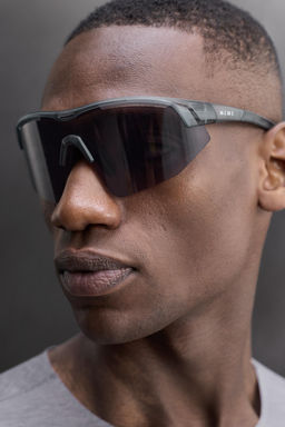 GAFAS DE SOL EASSUN X ATHLETICZ / Gris