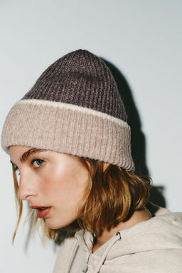 CONTRAST KNIT BEANIE