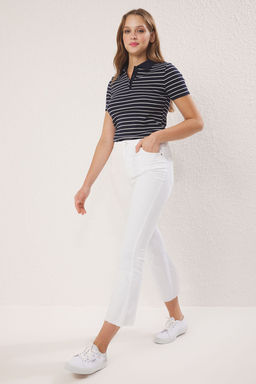 Beyaz Pacas? Kesikli Yuksek Bel Crop Flare Jeans TWOSS25JE00266 - Trendyolmilla фото 2