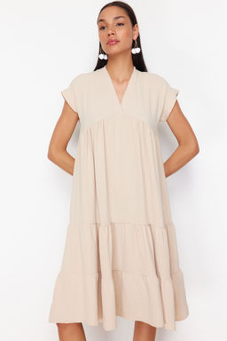 Tas Duz Genis Kesim V Yaka Etegi Volanl? Aerobin Dokuma ElbiseTWOSS24EL01031