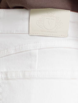 Свободные шорты с защипами из облегченного денима