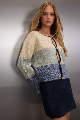 Indigo Dugme Detayl? Crop Yumusak Dokulu Genis Kal?p Renk Bloklu Triko H?rka TWOAW26HI00011