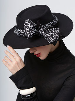 Большой, мягкий, тонкий и очень нежный платок с рисунком